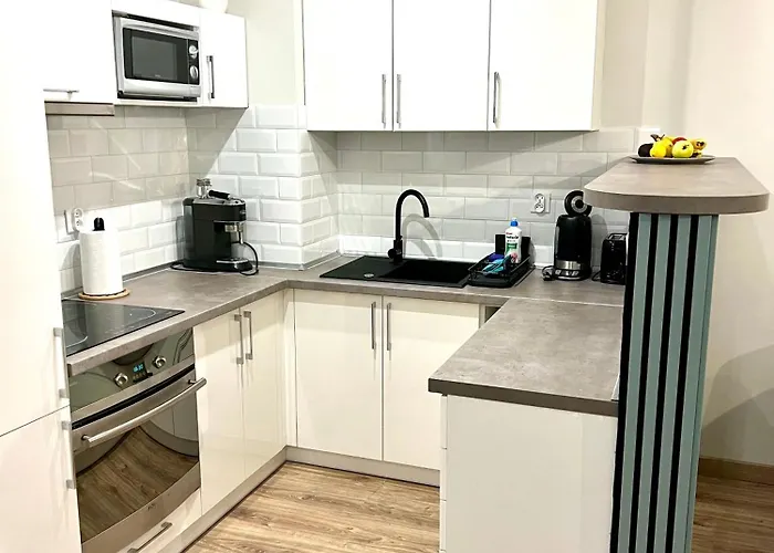 Portowa Z Widokiem Na Morze Kolobřeh